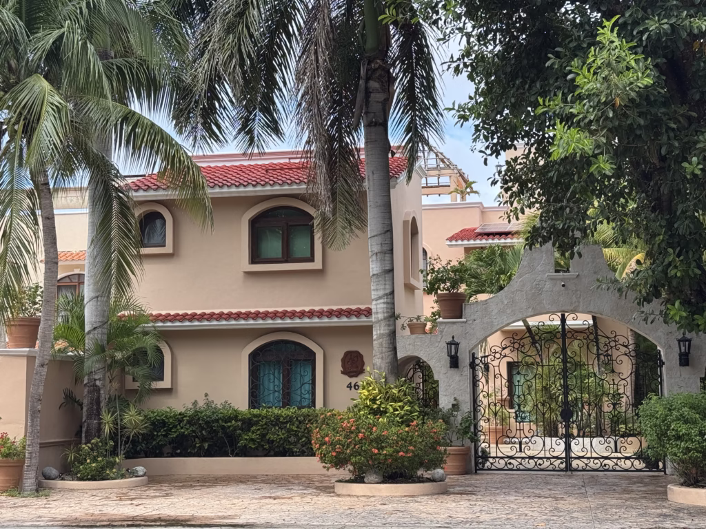 Homes in Puerto Aventuras