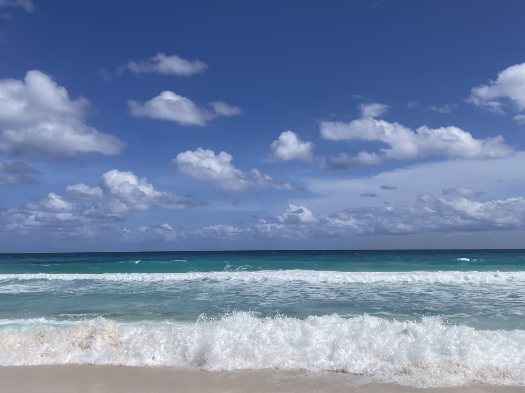 Ocean and beach in front of the Oleo Cancun Playa.